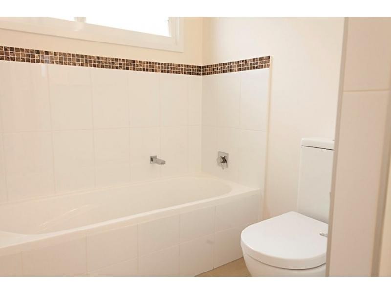 2/21 The Avenue, Hermit Park QLD 4812