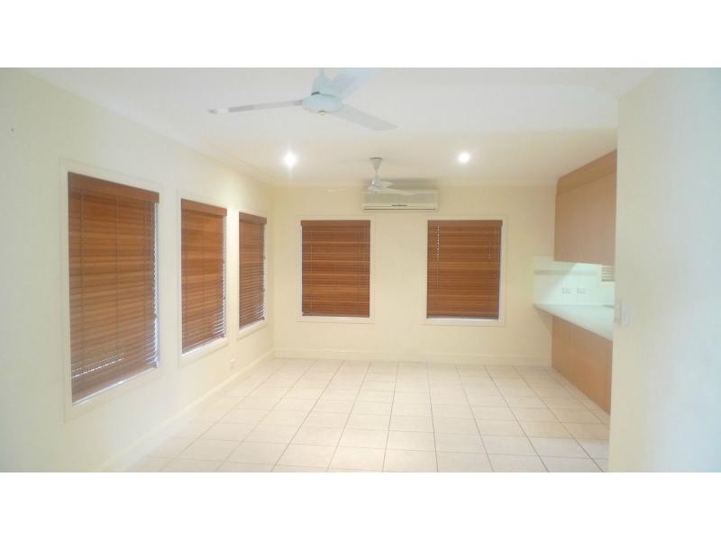 Unit 1/43 Park Street, Pimlico QLD 4812