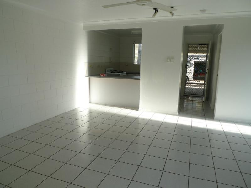 1/16 Marks Street, Hermit Park QLD 4812