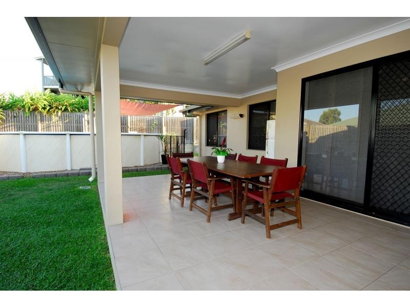 11 Hempel Street, Bushland Beach QLD 4818