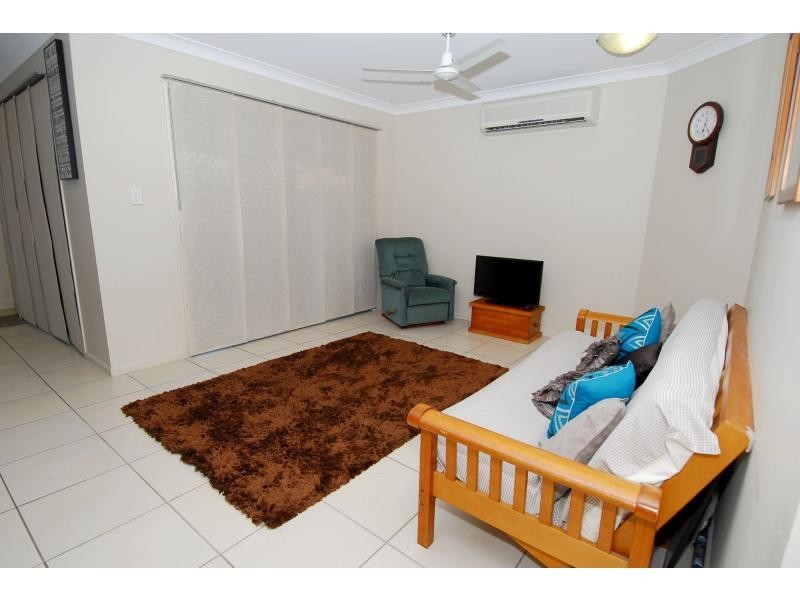 11 Hempel Street, Bushland Beach QLD 4818