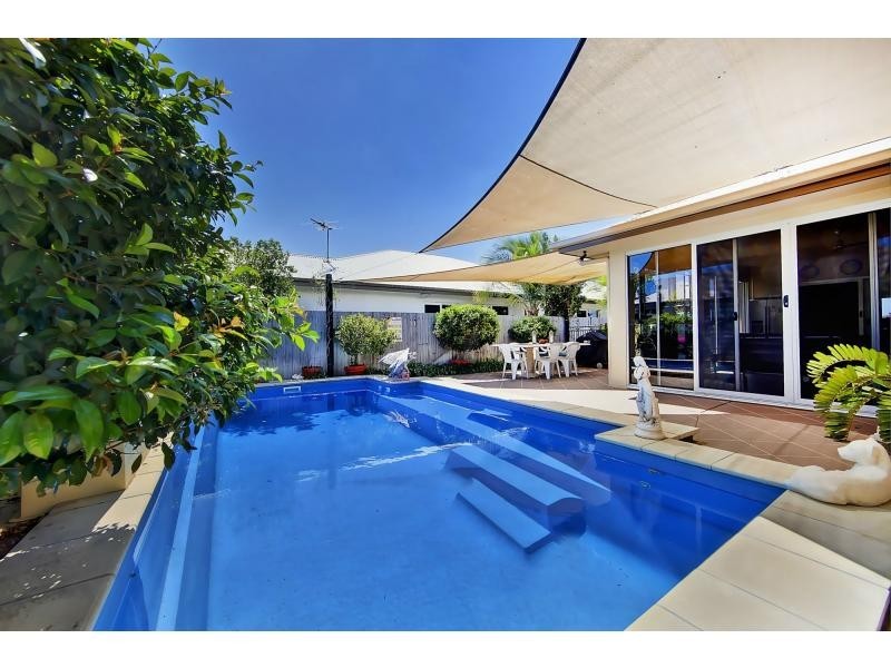 9 Waterfront Parade, Idalia QLD 4811