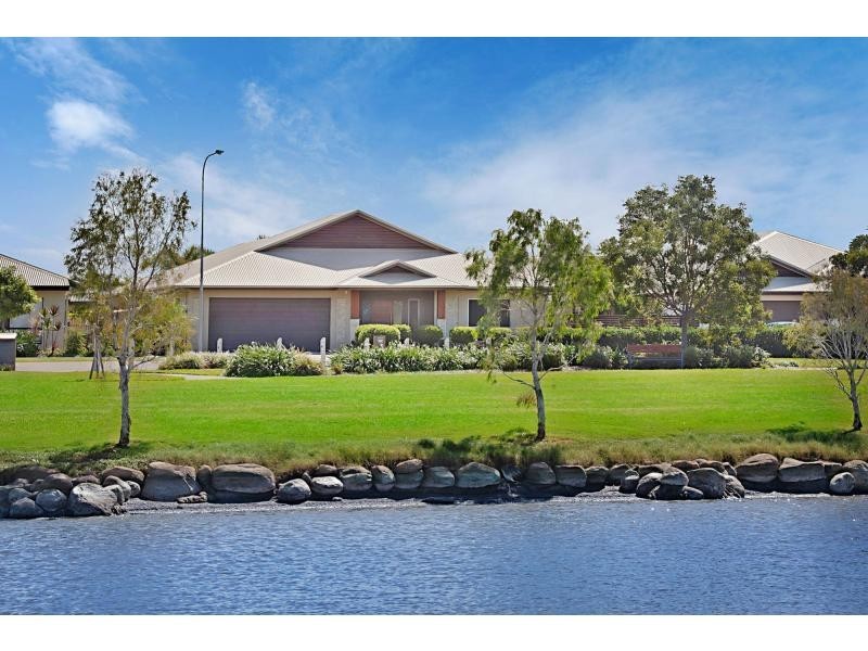 9 Waterfront Parade, Idalia QLD 4811