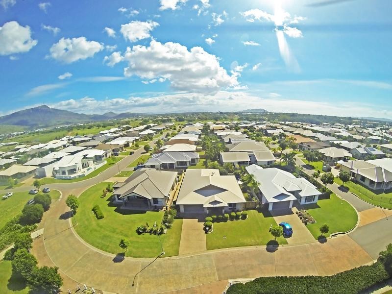 9 Waterfront Parade, Idalia QLD 4811