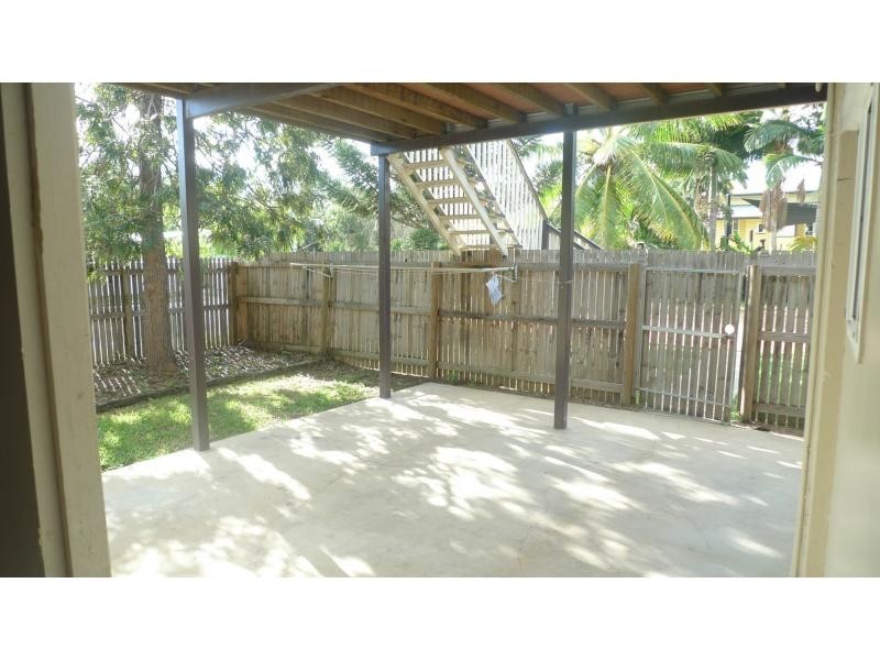 2/22 Soule Street, Hermit Park QLD 4812