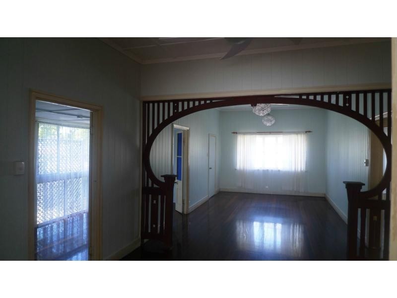 6 Halloran Street, Hermit Park QLD 4812