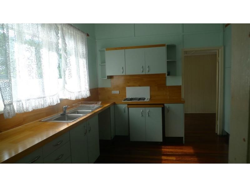 6 Halloran Street, Hermit Park QLD 4812