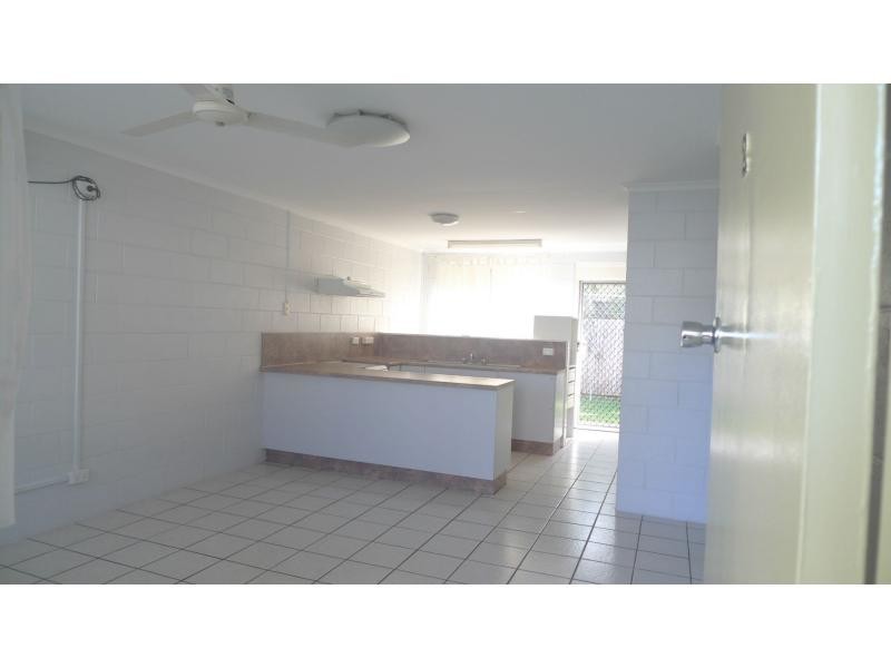2/32 Albury Street, Pimlico QLD 4812