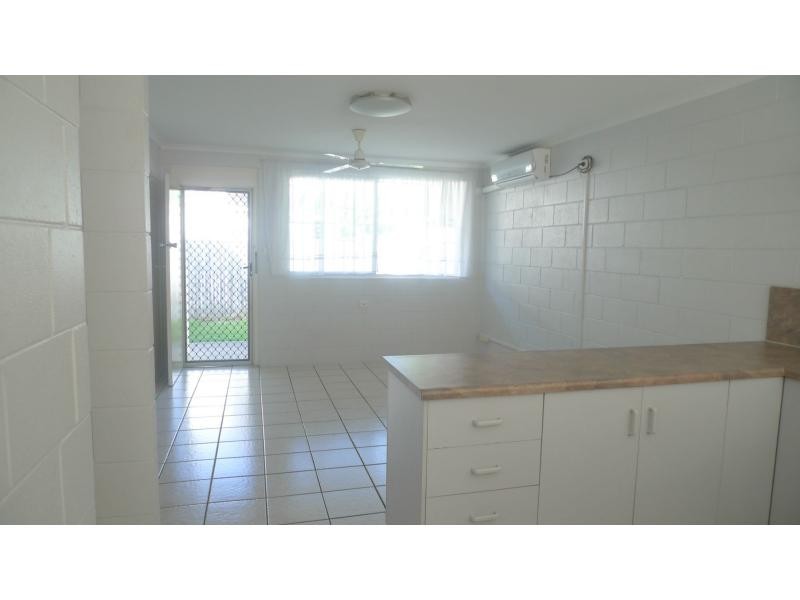 2/32 Albury Street, Pimlico QLD 4812