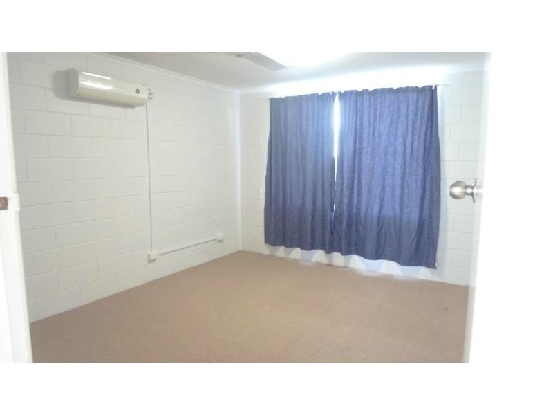2/32 Albury Street, Pimlico QLD 4812