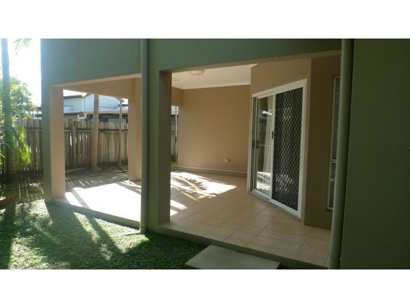 2/29 Soule Street, Hermit Park QLD 4812