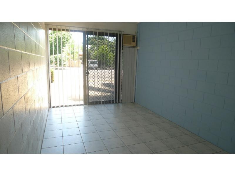 2/11 Hughes Street, Hermit Park QLD 4812