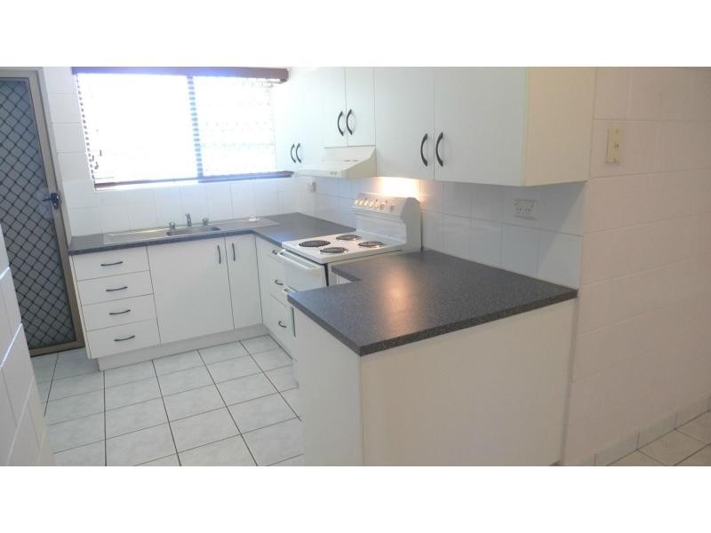 2/11 Hughes Street, Hermit Park QLD 4812