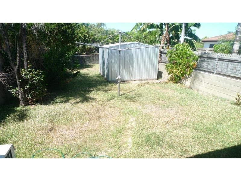 2/11 Hughes Street, Hermit Park QLD 4812