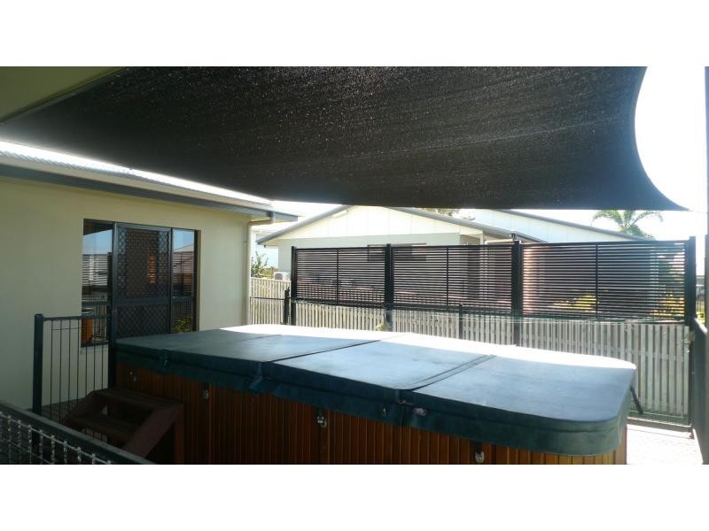 16 Helvellyn Street, Bushland Beach QLD 4818