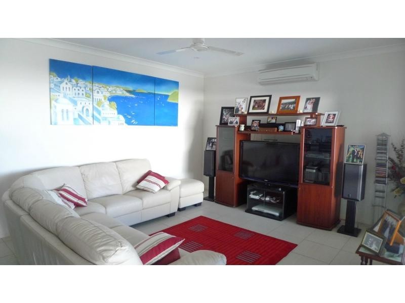 16 Helvellyn Street, Bushland Beach QLD 4818