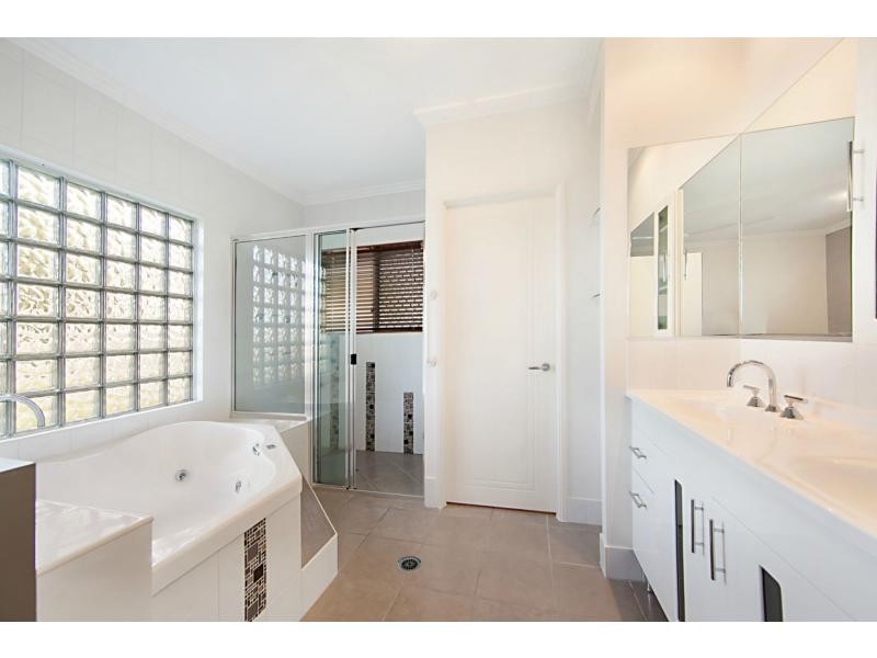 15 Whitewood Close, Greenview, Mount Louisa QLD 4814