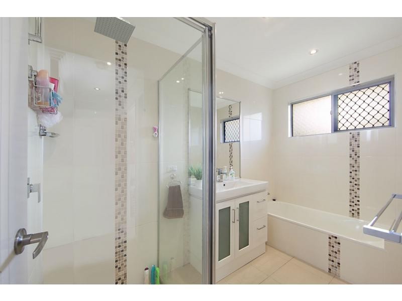 10 Dillon Street, Mount Louisa QLD 4814