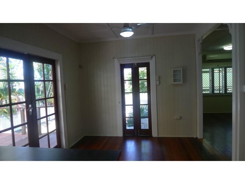 43 Henry Street, West End QLD 4810