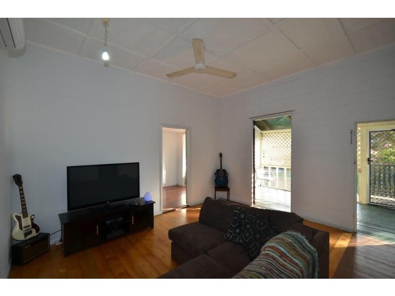 11 Clarendon Street, Hyde Park QLD 4812