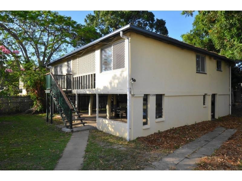 11 Clarendon Street, Hyde Park QLD 4812