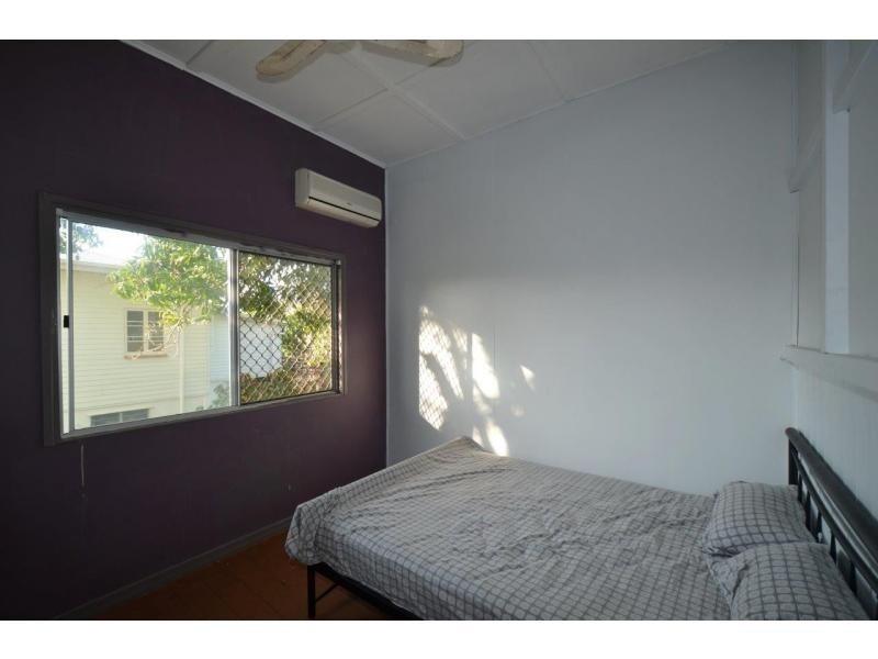 11 Clarendon Street, Hyde Park QLD 4812