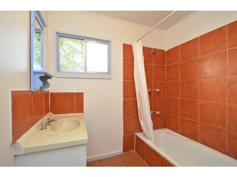 11 Clarendon Street, Hyde Park QLD 4812