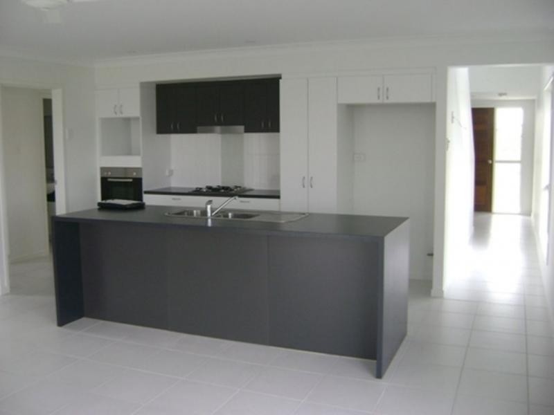 3 Laurie Motti Parade, Kirwan QLD 4817