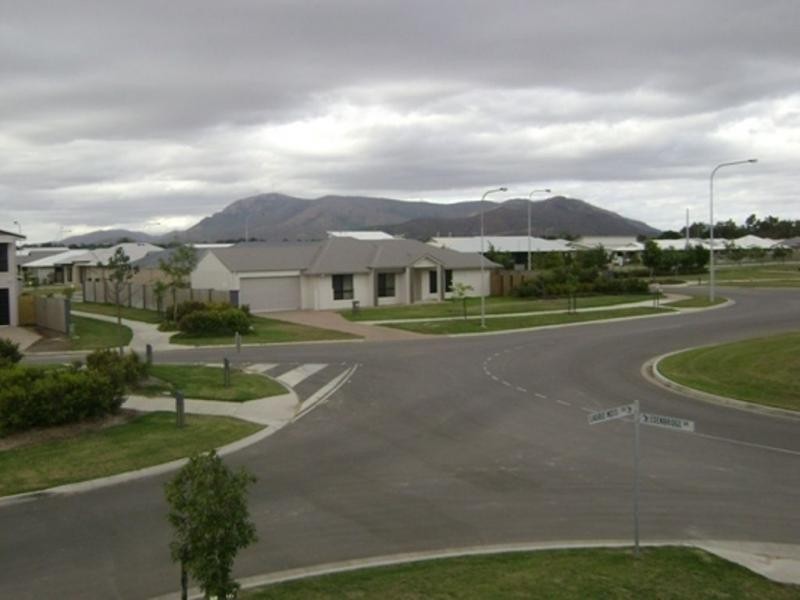 3 Laurie Motti Parade, Kirwan QLD 4817