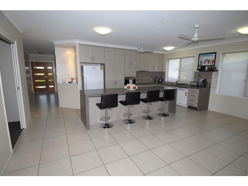 11 Hempel Street, Bushland Beach QLD 4818