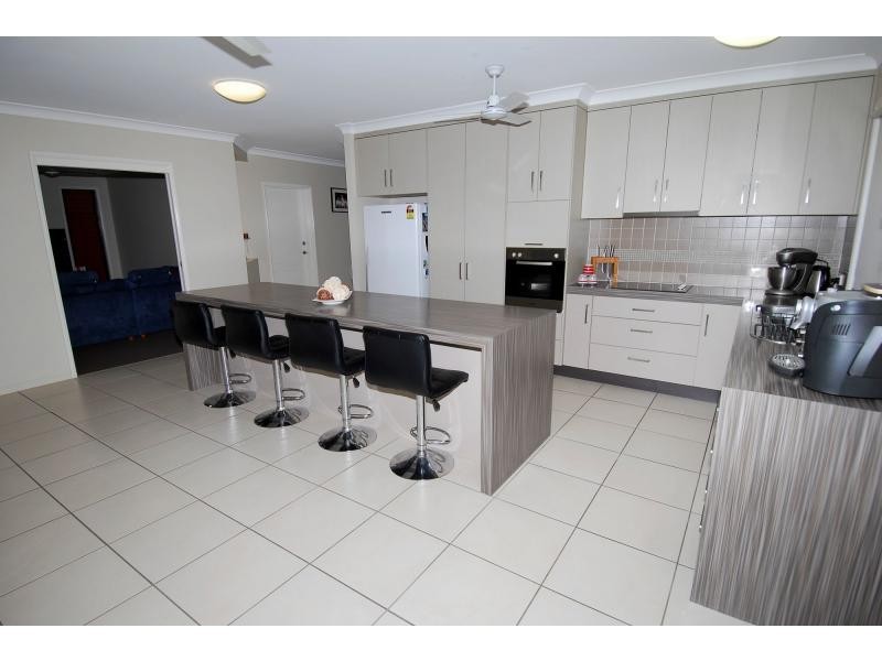 11 Hempel Street, Bushland Beach QLD 4818