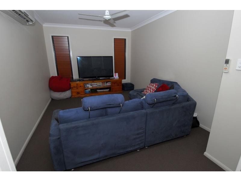 11 Hempel Street, Bushland Beach QLD 4818