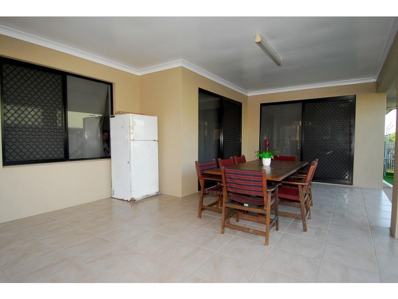 11 Hempel Street, Bushland Beach QLD 4818