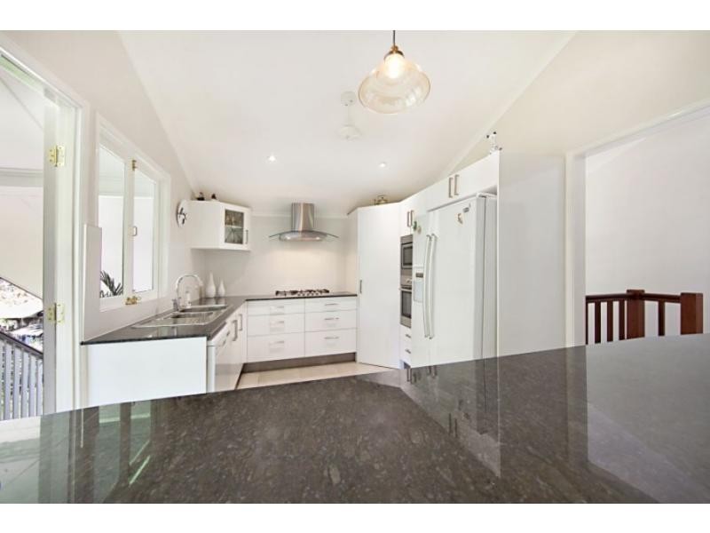 3 Echlin Street, West End QLD 4810