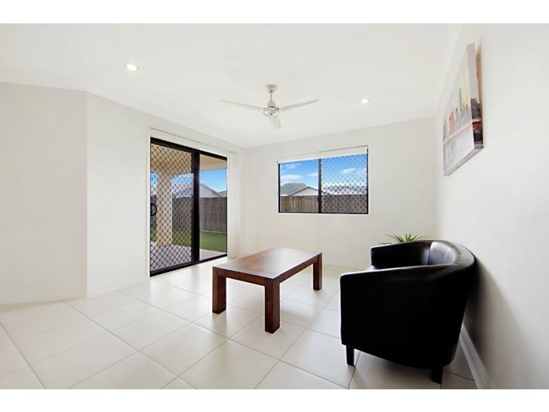 11 Wakeboard Circuit, Kelso QLD 4815