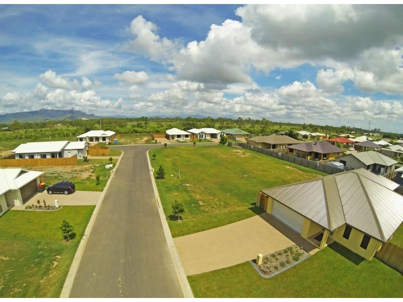 11 Wakeboard Circuit, Kelso QLD 4815