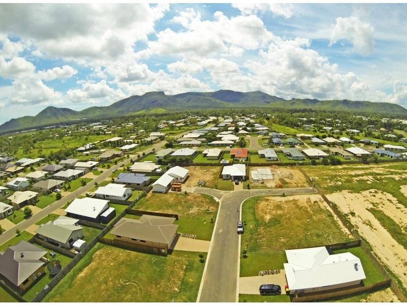 11 Wakeboard Circuit, Kelso QLD 4815