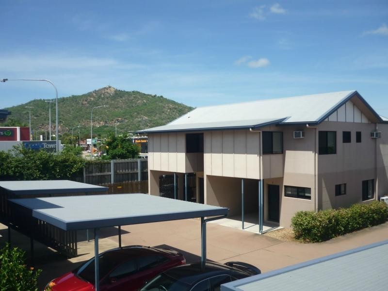 12/53-55 Kings Road, Pimlico QLD 4812