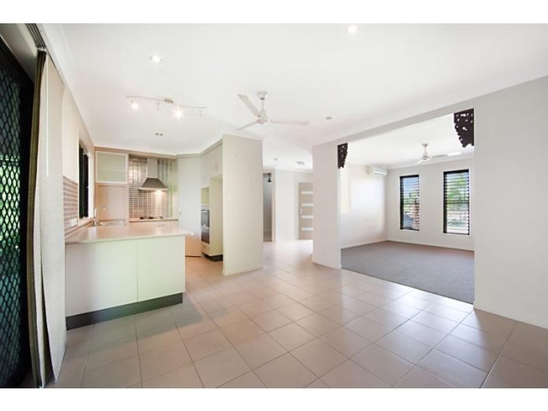 2 Scrubwren Circuit, Bohle Plains QLD 4817