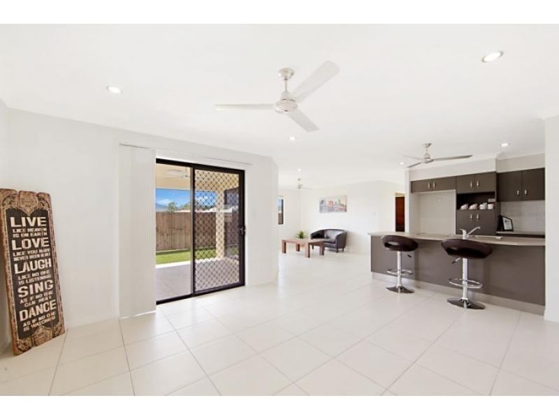 28 Clarendon Street, Hyde Park QLD 4812