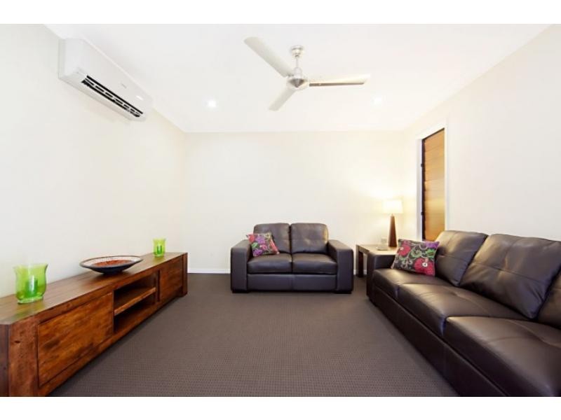 28 Clarendon Street, Hyde Park QLD 4812