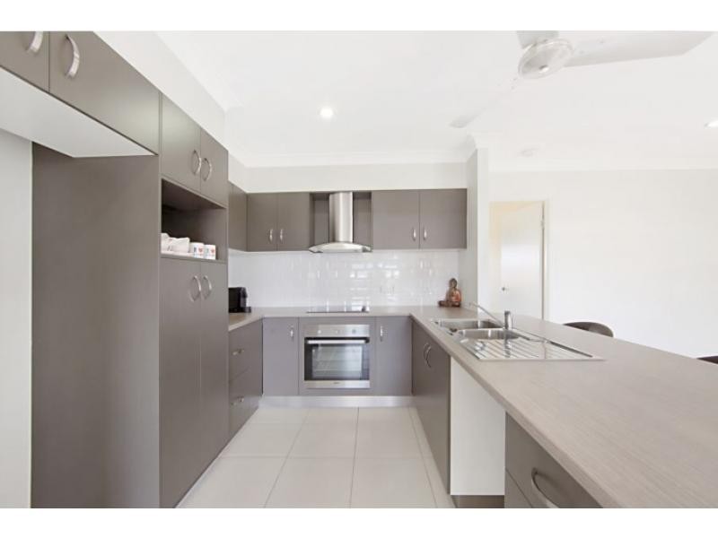 28 Clarendon Street, Hyde Park QLD 4812