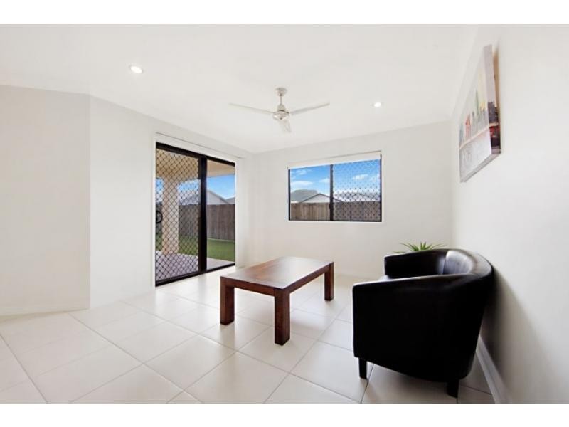 28 Clarendon Street, Hyde Park QLD 4812