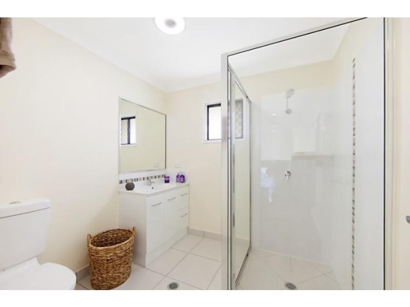 28 Clarendon Street, Hyde Park QLD 4812