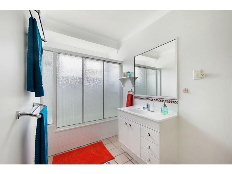 2 Dalkeith Crescent, Mount Louisa QLD 4814