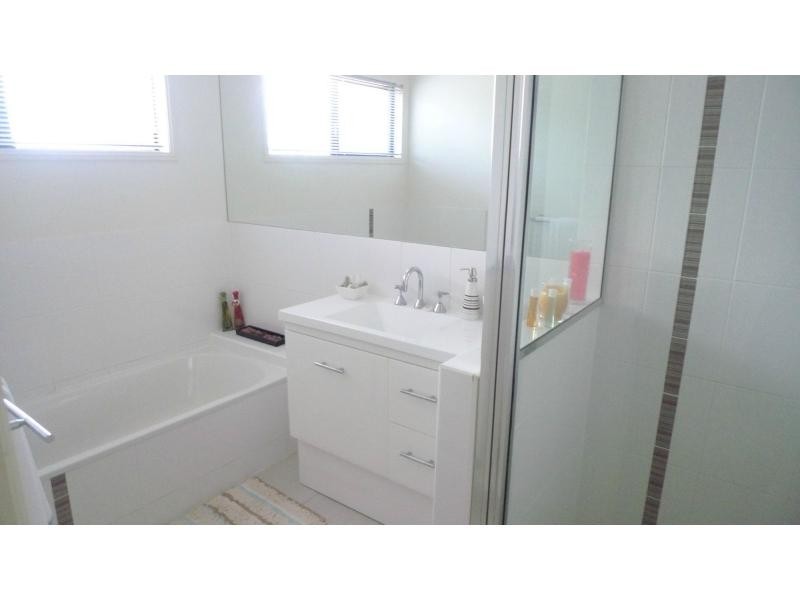 16 Helvellyn Street, Bushland Beach QLD 4818