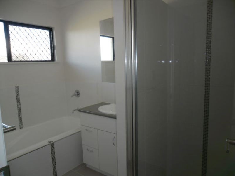 60 Shoalmarra Drive, Mount Low QLD 4818