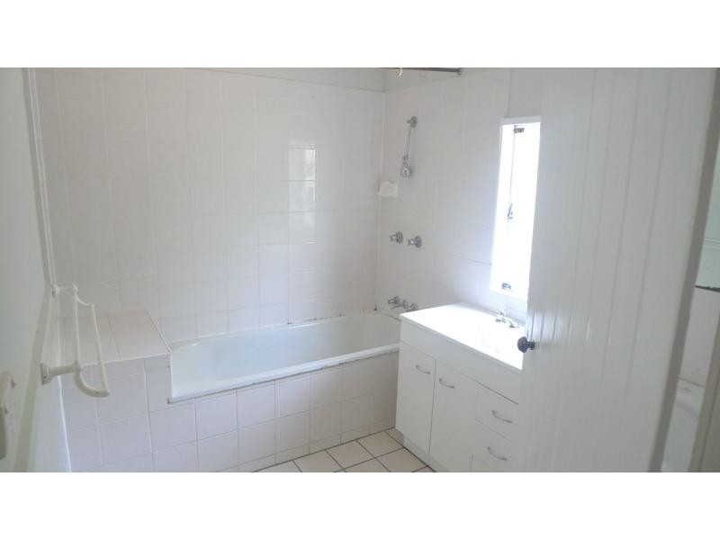 9 Echlin Street, West End QLD 4810