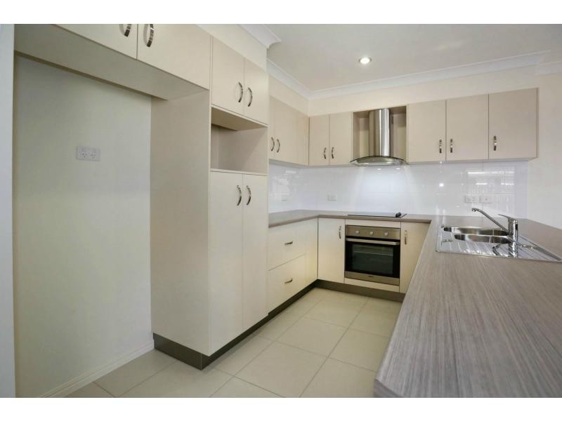 21 Wakeboard Circuit, Kelso QLD 4815