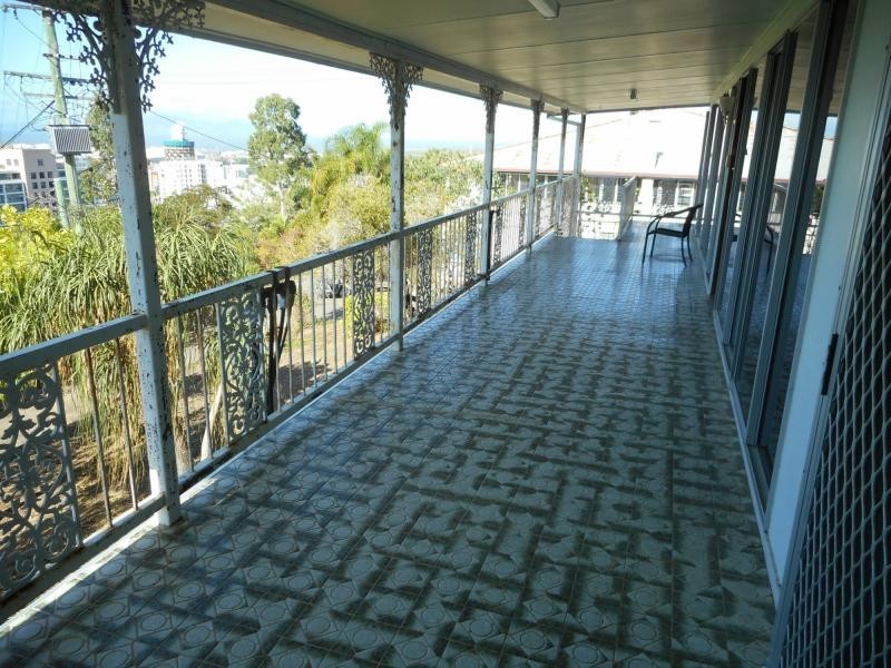 7 Hillside Crescent, Townsville City QLD 4810